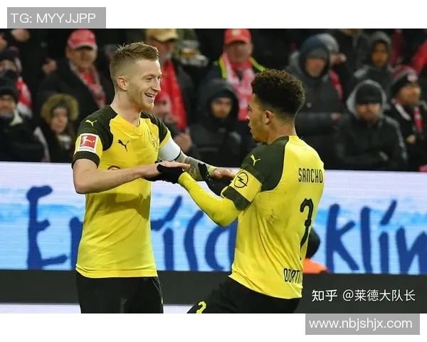 拜仁慕尼黑血洗多特蒙德，德甲冠军早早入囊！