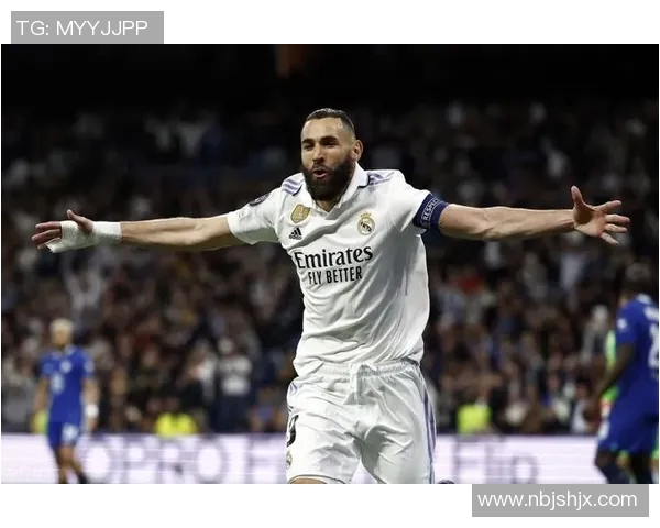 皇马官宣:锋线核心本泽马续约至2025年,年薪翻倍至2000万欧元 皇马官宣:锋线核心本泽马续约至2025年,年薪翻倍至2000万欧元