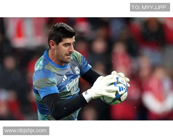 皇马主场告负巴萨:库尔图瓦出战遭遇惨败,球队领先优势缩水 皇马主场告负巴萨:库尔图瓦出战遭遇惨败,球队领先优势缩水