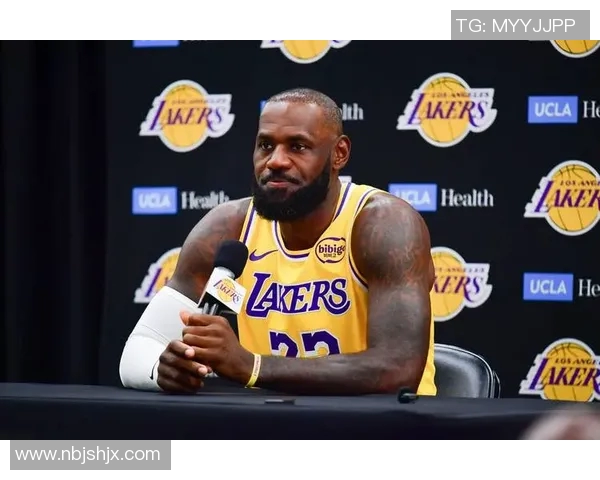 詹姆斯独家专访：我相信球队实力，必然夺得冠